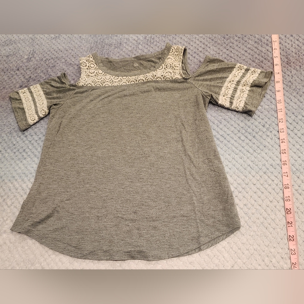 SO - Girls Gray and White Lace off the Shoulder T-shirt/Tank Top